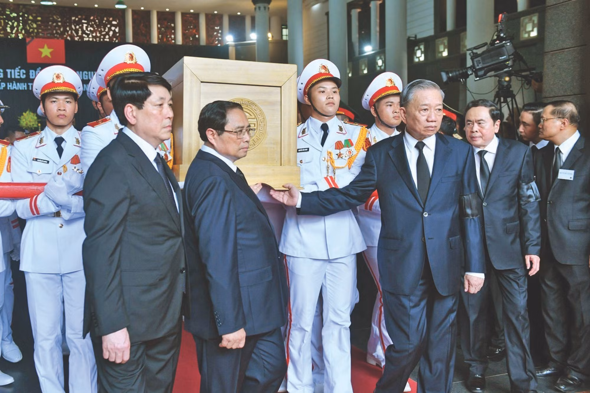 5-lanh dao chuyen linh cuu.jpg