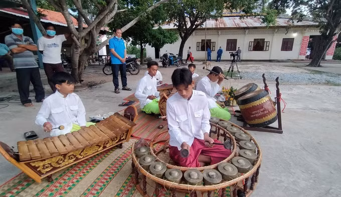 ម្ចាស់ឆ្នោតជាបងប្អូនជនជាតិ សាសនិក ដែលរស់នៅតំបន់ជ្រៅ តំបន់ឆ្ងាយដាច់ស្រយាល តំបន់ព្រំដែន អញ្ជើញចូលរួមបោះឆ្នោតយ៉ាងរួសរាន់ម្នីម្នា ảnh 1