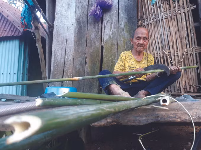 ជនជាតិ បាណា នៅខេត្ត ប៊ិញឌិញ ថែរក្សារបរត្បាញកាផាតាមប្រពៃណី ảnh 2
