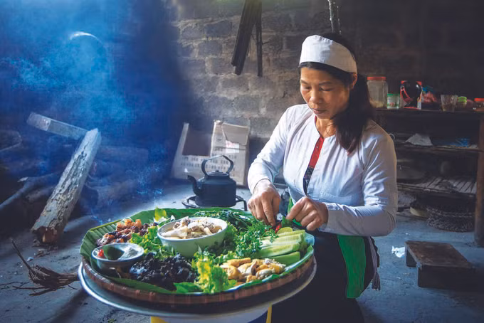 ស្ពក ញាំស្លឹក- ភាពល្អឥតខ្ចោះនៃភោជនាហាររបស់ជនជាតិ មឿង ảnh 1