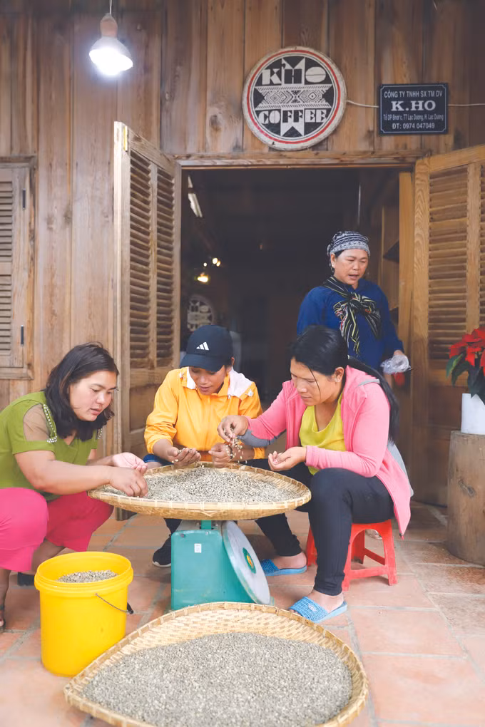 ស្រ្តីជនជាតិ ក្ហ ម្នាក់កសាងអាជីពនៅលើដែនដីកំណើត ảnh 3
