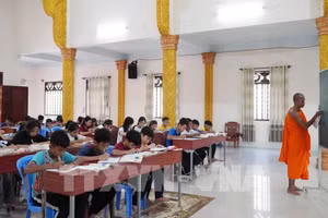 ថ្នាក់បង្រៀនអក្សរ ខ្មែរ រួមចំណែកថែរក្សាដួងព្រលឹងធាតុខ្លឹមវប្បធម៌ជនជាតិ