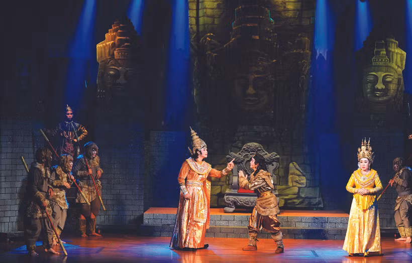 ឈុតសម្តែងខ្លីៗ មួយក្នុងរឿងល្ខោនកាយលឿង "នាងសីតា" របស់សាលមហោស្រពល្ខោនកាយលឿង ត្រឹនហ៊ឺវត្រាង។ រូបថត៖ អានហៀវ