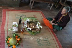 ទោះជានៅឆ្ងាយពីស្រុកកំណើតក៏ដោយ ក៏ជនជាតិ មឿង នៅ សាឡោង នៅតែរក្សាបានលក្ខណៈវប្បធម៌ប្រពៃណីក្នុងបាយស្ពកសែនដូនតា បុព្វបុរសក្នុងថ្ងៃបុណ្យចូលឆ្នាំ។