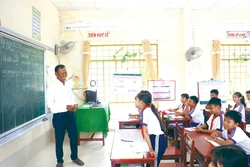 វិទ្យាល័យអន្តេវាសិកជនជាតិខេត្ត វិញឡុង ឃុំ តាមប៊ិញ បានវិនិយោគធំទូលាយស្អាតបាត ឆ្លើយតបតម្រូវការសិក្សារៀនសូត្ររបស់សិស្សសាលាបងប្អូនជនជាតិ ខ្មែរ នៅក្នុងភូមិសាស្ត្រ។