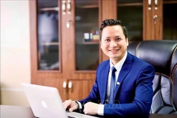 លោកបណ្ឌិត ង្វៀន ទ្រុងកៀន វិទ្យាធិការវិទ្យាស្ថានយុទ្ធសាស្ត្របច្ចេកវិទ្យានិងនវានុវត្តន៍ច្នៃប្រតិដ្ឋស្នើឡើងត្រូវការមានបណ្តាយន្តការខ្លាំងក្លាថែមទៀតដើម្បីលើកស្ទួយតួនាទីរបស់កងជួរបញ្ញវន្ត ជាពិសេសក្នុងការអនុវត្តបទប្បញ្ញត្តិស្តីពីការងារនយោបាយ សតិអារម្មណ៍ក្នុងដំណាក់កាលថ្មី។ រូបថត៖ យៀវធុយ - ទីភ្នាក់ងារព័ត៌មានវៀតណាម