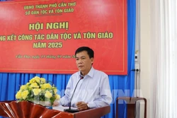 លោក ឡឹម ហ្វាងមៅ នាយកមន្ទីរជនជាតិនិងសាសនាទីក្រុង កឹនធើ អញ្ជើញថ្លែងសុន្ទរកថា។ រូបថត៖ ហុង ថៃ - ទីភ្នាក់ងារព័ត៌មានវៀតណាម។