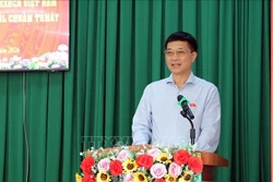 អនុប្រធានរដ្ឋសភា វូ ហុងថាញ់ អញ្ជើញថ្លែងមតិនៅក្នុងដំណើរសួរសុខទុក្ខ ប្រគេនពរនិងជូនពរបុណ្យចូលឆ្នាំថ្មីនៅទីក្រុង កឹនធើ។ រូបថត៖ ទ្រុងកៀន - ទីភ្នាក់ងារព័ត៌មានវៀតណាម