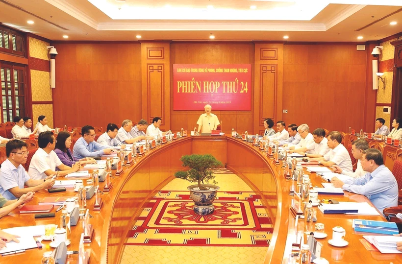 នាថ្ងៃទី ១៦ ខែ សីហា ឆ្នាំ ២០២៣ នៅទីស្នាក់ការមជ្ឈិមបក្ស លោកអគ្គលេខាបក្ស ង្វៀន ភូត្រុង ប្រធានគណៈកម្មការជាតិដឹកនាំស្តីពីបង្ការទប់ស្កាត់អំពើពុករលួយ អសកម្ម អញ្ជើញជាអធិបតីកិច្ចប្រជុំលើកទី ២៤ នៃគណៈកម្មាធិការដឹកនាំដើម្បីពិភាក្សា ផ្តល់យោបល់លើលទ្ធផលសកម្មភាពនៃការដឹក