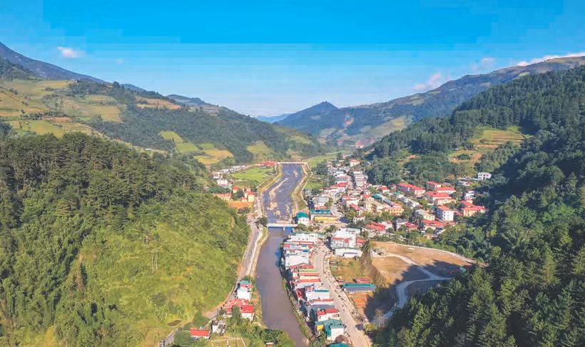 ទិដ្ឋភាពសេដ្ឋកិច្ច - សង្គមរបស់ស្រុកតំបន់ភ្នំ មូកាងចាយ បានមានការវិវត្តទៅមុខជាវិជ្ជមានជាច្រើនដោយសារប្រព័ន្ធគមនាគមន៍ជនបទអភិវឌ្ឍ