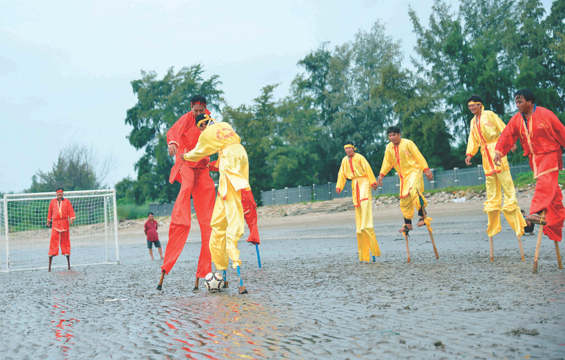 ឈុតឆាកទាត់បាល់ដ៏ល្អឯកលើជើងទោមទាំងគូមកពីប្រជានេសាទទាំងឡាយ