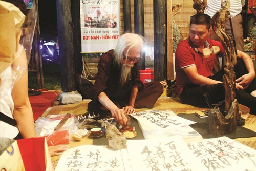 ឧទ្ទេសនាមចំណង់កំសាន្តនឹងល្បែងពាក្យ - ជាលក្ខណៈដ៏ស្រស់ស្អាតមួយរបស់ជន ហាណូយ