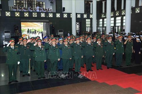 គណៈប្រតិភូគណៈកម្មាធិការបក្សយោធាមជ្ឈិម ក្រសួងការពារជាតិ ដឹកនាំដោយសមមិត្ត ងោស៊ន់លិច សមាជិកការិយាល័យនយោបាយ អនុលេខាគណៈកម្មាធិការយោធាមជ្ឈិម ក្រសួងការពារជាតិ អញ្ជើញគោររព្ធវិញ្ញាណក្ខន្ធសពប្រធានរដ្ឋ ត្រឹនដាយក្វាង។ រូបថត៖ ទីភ្នាក់ងារព័ត៌មានវៀតណាម គណៈប្រតិភូគណៈកម្មាធិការបក្សក្រុង ក្រុមប្រឹក្សាប្រជាជន គណៈកម្មាធិការប្រជាជន គណៈកម្មាធិការរណសិរ្សមាតុភូមិវៀតណាមទីក្រុង ហាណូយ ដឹកនាំដោយសមមិត្ត ហ្វាងទ្រុងហាយ សមាជិកការិយាល័យនយោបាយ លេខានៃគណៈកម្មាធិការបក្សក្រុង ហាណូយ អញ្ជើញគោររព្ធវិញ្ញាណក្ខន្ធសពប្រធានរដ្ឋ ត្រឹនដាយក្វាង។ រូបថត៖ ញ៉ានសាង -ទីភ្នាក់ងារព័ត៌មានវៀតណាម