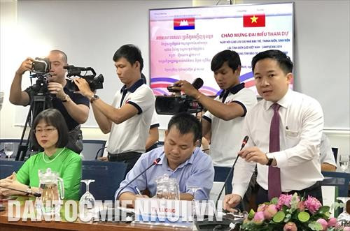 លោក ទឺលឿង នាយករងនៃមន្ទីរព័ត៌មាននិងសារគមនាគមន៍នឹងជានាយកមជ្ឈមណ្ឌលសារព័ត៌មានទីក្រុង ហូជីមិញ អញ្ជើញថ្លែងសុន្ទរកថានៅក្នុងកម្មវិធី