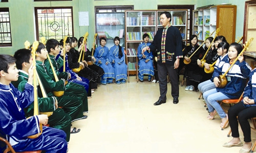 ខេត្ត ឡាងស៊ើន បានបញ្ចូលចំរៀងថែន -ដេញចាប៉ី ទីញ ចូលទៅក្នុងកម្មវិធីបង្រៀន តាមសាលារៀន