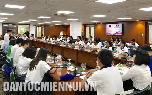 ទិដ្ឋភាពកម្មវិធីសមោសរអ្នកសារព័ត៌មានវ័យក្មេង យុវជន និស្សិតទាំងឡាយដែលអញ្ជើញមកពីបណ្តាខេត្តជាប់ព្រំដែន វៀតណាម - កម្ពុជា ឆ្នាំ ២០១៩ នៅមជ្ឈមណ្ឌលសារព័ត៌មានទីក្រុង ហូជីមិញ