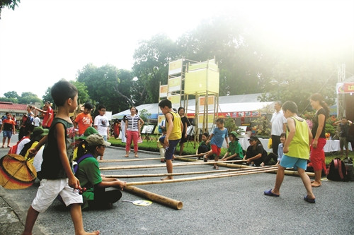 ឧទ្ទេសនាមល្បែងប្រជាប្រិយនៅបណ្តាថ្ងៃដែលពិធីមហោស្រពបានប្រព្រឹត្តឡើង