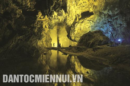 ឧទ្យានភូគព្ភសាស្រ្តសកល ណននឿកកាវបាំង គឺជាកន្លែងដែលអាចស្វែងយល់ពីប្រវត្តិសាស្រ្តជាង ៥០០ លានឆ្នាំនៃផែនដី។ ហ្វូស៊ីល សិលាកំទេចកំណរសមុទ្រ ទិដ្ឋភាពថ្មកំបោរ... គឺជាសក្ខីកម្មដ៏ល្អឥតខ្ចោះនៃការផ្លាស់ប្តូររបស់ផែនដី ឧទ្យានភូគព្ភសាស្រ្តសកល ណននឿកកាវបាំង គឺជាកន្លែងដែលអាចស្វែងយល់ពីប្រវត្តិសាស្រ្តជាង ៥០០ លានឆ្នាំនៃផែនដី។ ហ្វូស៊ីល សិលាកំទេចកំណរសមុទ្រ ទិដ្ឋភាពថ្មកំបោរ... គឺជាសក្ខីកម្មដ៏ល្អឥតខ្ចោះនៃការផ្លាស់ប្តូររបស់ផែនដី