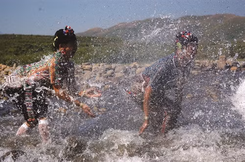 បានចូលរួមពិធីបុណ្យជះទឹកផ្សងសំណាងក្នុងឆ្នាំថ្មីរបស់ជនជាតិ ឡាវ