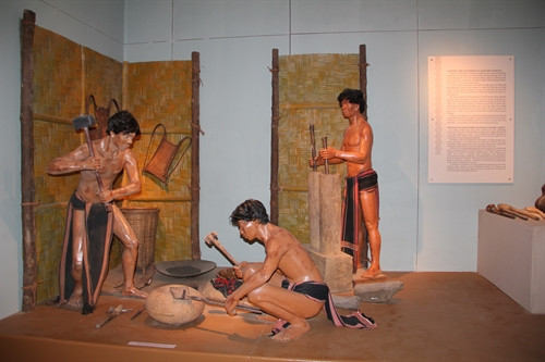 ទំរង់រូបភាពឡដំដែករបស់បងប្អូនជនជាតិ សេដាំង ត្រូវបានដាក់តាំងនៅក្នុងសារមន្ទីរ កនទំ