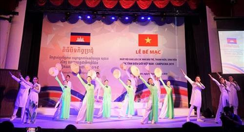 ទស្សនីយភាពផ្តោះប្តូរសិល្បៈនៅក្នុងពិធីបិទកម្មវិធីសមោសរ