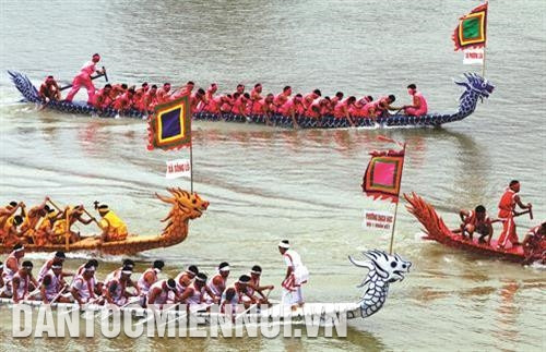 ពិធីបុណ្យអុំទូក “ចាយ” ដែលជាពិធីអុំទូកប្រពៃណីទន្លេ ឡូ ឆ្នាំនេះទាក់ទាញកីឡាករចំនួន ១៨០ នាក់ដោយមាន ៦ ក្រុម “ចាយ”។ បញ្ចប់ការប្រកួតក្រុមទូក “ចាយ” បាច់ហាក ទី ២ ទទួលបានជ័យលាភីលេខមួយ