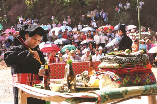 បានស្វែងយល់ពិធីអញ្ជើញអារក្សទេវតាយាងចុះឋានមនុស្សលោកចូលរួមពិធីបុណ្យ ហេតចា របស់ជនជាតិ ថៃ បានស្វែងយល់ពិធីអញ្ជើញអារក្សទេវតាយាងចុះឋានមនុស្សលោកចូលរួមពិធីបុណ្យ ហេតចា របស់ជនជាតិ ថៃ