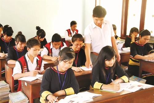 ប៉ុន្មានឆ្នាំថ្មីៗនេះ អត្រាសិស្សានុសិស្សរបស់សាលាជាប់ចូលមហាវិទ្យាល័យ អនុមហាវិទ្យា ល័យពីមួយថ្ងៃទៅមួយថ្ងៃកាន់តែកើនឡើង