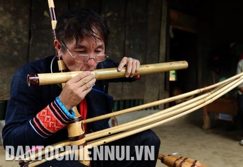 ពិនិត្យសូរសំឡេងនៃបំពង់គែននីមួយៗ ពិនិត្យសូរសំឡេងនៃបំពង់គែននីមួយៗ