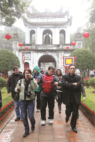 ភ្ញៀវបរទេសមកទស្សនា វ៉ាន់មីវ - ក្វឹកទឺយ៉ាម