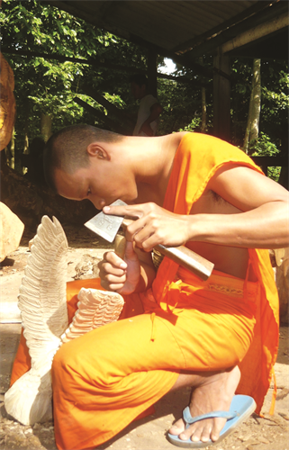 ផតិ្ចផ្ចង់ឆ្លាក់តាំងពីស្នាមគំនូសដ៏ល្អិតល្អន់