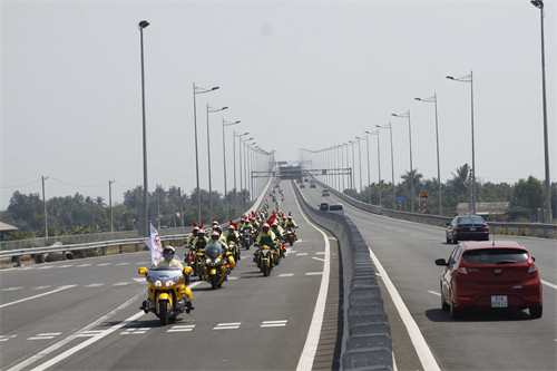 បើកអោយយានយន្តឆ្លងទូទាំងខ្សែផ្លូវហាយវេ ទីក្រុងហូជីមិញ - ឡុងថាញ់ - យ៉ូវយ៉ី។ រូបថត៖ ហ្វាងហាយ - ទីភ្នាក់ងារព័ត៌មានវៀតណាម