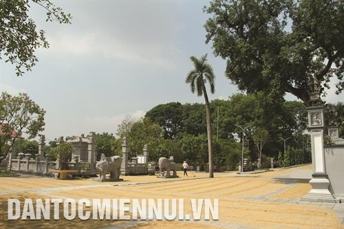 ទីសក្ការៈ ហាតម៉ូន នៅឃុំ ហាតម៉ូន ស្រុក ភុក-ថ គឺជាកេរតំណែលប្រវតសាិ្ត ស្រជា្ត តិពិសេស ទីគោរពបូជា ហាយបាទឹ្រង (ពីរនាក ់បងប្អូនវីរនារីត្រកូល ទ្រឹង) ជាចំណុចមួយក្នុងបណ្ដាទីដៅទស្សនាដែលស្រុក ភុក-ថ អភិវឌ្ឍទេសចរណ៍ខាងជំនឿព្រលឹង