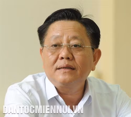 ហាទៀន បាននិងកំពុងជំរុញខ្លាំងការងារផ្សព្វផ្សាយ ជំរុញសកម្មភាពពាណិជ្ជកម្ម - ទេសចរណ៍ ស្ថាបនាសោភណភាពឲ្យល្អជាងមុននៅតាមមណ្ឌលចំណុចទេសចរណ៍ទាំង ឡាយ បន្តការកែលម្អទីក្រុងឡើងវិញ ធ្វើអោយល្អប្រសើរជាជំហានៗ ទីក្រុងឲ្យស័ក្តិសមនឹងតួនាទីជាចំណុចស្នូលអភិវឌ្ឍន៍យ៉ាងរឹងមាំនៅតំបន់ព្រំដែននាប៉ែកនិរតីនៃមាតុភូមិ...។ លោក ផាមវ៉ាន់ស៊ន់ អនុប្រធានគណៈកម្មាធិការប្រជាជនទីក្រុង ហាតៀន (ខេត្ត កៀនយ៉ាង)។