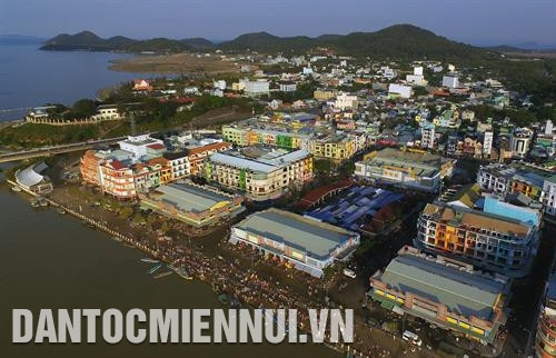 ជ្រុងមួយនៃទីក្រុង ហាតៀន (ខេត្ត កៀនយ៉ាង) ជាកន្លែងដែលជនជាតិទាំង ៣ ៖ គិញ ចិន ខ្មែរ បានរស់នៅតាំងពីយូរលង់មកហើយ