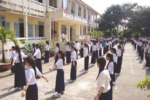 ដោយមានការយកចិត្តទុកដាក់របស់បក្សនិងរដ្ឋ គុណភាពនៃការងារអប់រំតំបន់បងប្អូនជនជាតិខ្មែរស្រុក ឡុងភូ ពីមួយថ្ងៃទៅមួយថ្ងៃកាន់តែបានលើកកំពស់