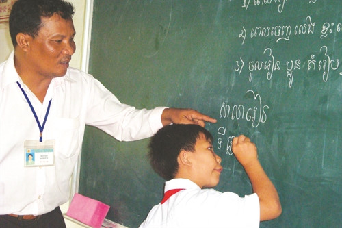 ភាសាខ្មែរបានក្លាយទៅជាមុខវិជ្ជាពេញម៉ោងនៅតាមសាលាបឋមសិក្សានិង អនុវិទ្យាល័យក្នុងតំបន់បងប្អូនជនជាតិខ្មែរស្រុក ឡុងភូ