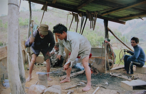 ដំដែកជារបរសិប្បកម្មប្រពៃណីរបស់បងប្អូនជនជាតិ សេដាំង នៅឃុំង៉ុកតែម ស្រុក កនប្លុង