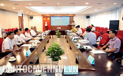 ទិដ្ឋភាពរួមនៃសិក្ខាសាលាវិទ្យាសាស្ត្រ "សិក្សាស្រាវជ្រាវ ប្រើប្រាស់ក្តារចុចនិងពុម្ពអក្សរខ្មែរយូនីកូដក្នុងផែនទីដំណើរការនៃការផលិតព័ត៌មានសម្រាប់សារព័ត៌មានបោះពុម្ពនិងសារព័ត៌មានអេឡិចត្រូនិករបស់ទីភ្នាក់ងារព័ត៌មានវៀតណាម "