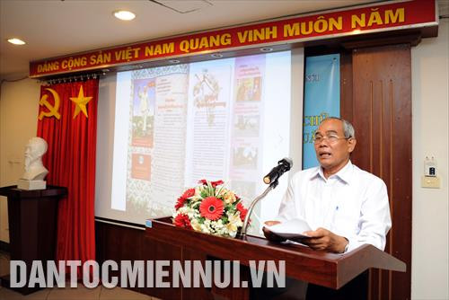 អ្នកកាសែត ថាច់ខេន អគ្គនិពន្ធនាយករងនៃសារព័ត៌មាន កឹនធើ អញ្ចើញថ្លែងបទអន្តរាគមន៍ "សារព័ត៌មាន កឹនធើ ភាសា ខ្មែរ - របៀបឃោសនាជាក់ស្តែង" នៅក្នុងសិក្ខាសាលា