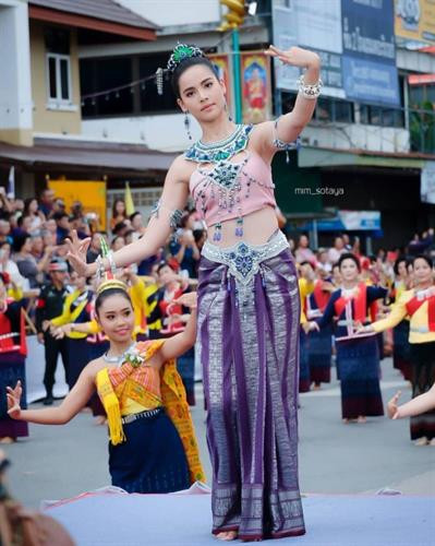 ពិធីបួងសួងនៅទីលានក្បែរមាត់ទន្លេ មេគង្គ នាទីរួមខេត្ត Nakhon Phanomមានអត្ថន័យលើកស្ទួយនិងគាំទ្រការអភិរក្សសិល្បៈវប្បធម៌ ប្រពៃណីនៃជំនឿទាក់ទងនឹងពស់នាគរាជដែលតែងតែថែរក្សាប្រជាជននៅតំបន់ទន្លេ មេគង្គ ពិធីបួងសួងនៅទីលានក្បែរមាត់ទន្លេ មេគង្គ នាទីរួមខេត្ត Nakhon Phanomមានអត្ថន័យលើកស្ទួយនិងគាំទ្រការអភិរក្សសិល្បៈវប្បធម៌ ប្រពៃណីនៃជំនឿទាក់ទងនឹងពស់នាគរាជដែលតែងតែថែរក្សាប្រជាជននៅតំបន់ទន្លេ មេគង្គ