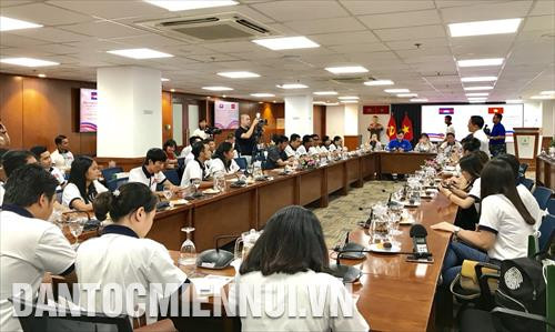 ទិដ្ឋភាពកម្មវិធីសមោសរអ្នកសារព័ត៌មានវ័យក្មេង យុវជន និស្សិតទាំងឡាយដែលអញ្ជើញមកពីបណ្តាខេត្តជាប់ព្រំដែន វៀតណាម - កម្ពុជា ឆ្នាំ ២០១៩ នៅមជ្ឈមណ្ឌលសារព័ត៌មានទីក្រុង ហូជីមិញ