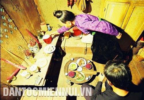 ក្នុងស្ពកសែននៅថ្ងៃបុណ្យចូលឆ្នាំថ្មីប្រពៃណីរបស់ជនជាតិ ថៃ មិនអាចខ្វះមុខម្ហូបត្រីអាំង ប៉ាពិញតូប បានឡើយ