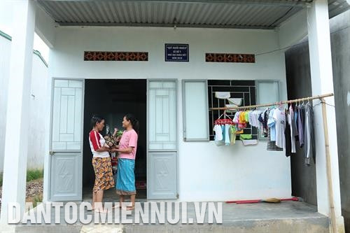 គុណភាពនៃការពិនិត្យ ព្យាបាលជំងឺជូនបងប្អូនជនជាតិដែលរស់នៅលើភូមិសាស្ត្រស្រុក ង៉ុកហូយ ត្រូវបានលើកកម្ពស់ឥតឈប់ឈរ ផ្ទះមហាសាមគី្គនៅឃុំ ប៊ើអ៊ី ទីកន្លែងសហគមន៍ជនជាតិ បូ្រវ រស់នៅ