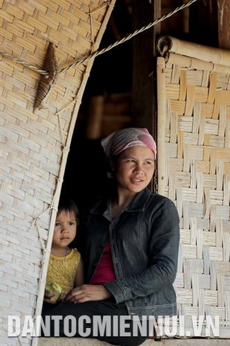 ក្នុងការប្រជុំជីវភាពរស់នៅប្រចាំថ្ងៃ ជនជាតិ ហែ្ស - ទ្រៀង នៅភូមិ ដាក់រ៉ាំង ឃុំ ដាក់យុក ស្លៀកសម្លៀកបំពាក់សាមញ្ញប៉ុន្តែក្នុងឱកាសនៃពិធីបុណ្យទានសំខាន់ៗ សម្លៀកបំពាក់ប្រពៃណីក៏នៅតែត្រូវបានពួកគាត់សម្តែងបង្ហាញនិងនិយមចូលចិត្ត