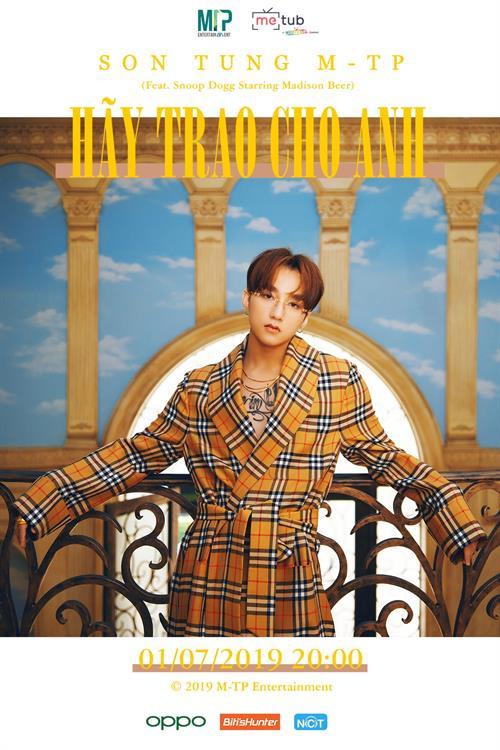 តារាចម្រៀងវ័យក្មេង Sơn Tùng M-TP បានចេញបទចម្រៀងថ្មី ប្លែកបំផុតរបស់ខ្លូនដែលមានចំណងជើងថា “សូមប្រគល់អោយបង ” (Hãy trao cho anh) ដែលមានការចូលរួមពីតារាចម្រៀងរេបល្បីឈ្មោះជនជាតិ អាមេរិក លោក Snoop Dogg។ រូបថត៖ Facebook M-TP