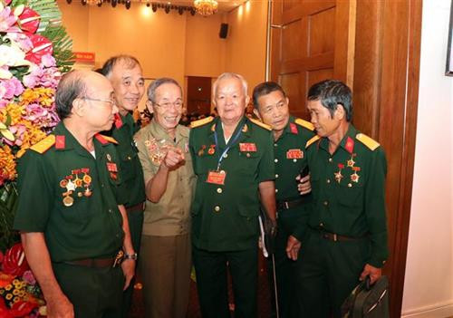 អតីតយុទ្ធជនទាំងឡាយនៃរណសិរ្ស ៧៧៩ ក្នុងជំនួប លោក Im Heng អគ្គកុងស៊ុលនៃព្រះរាជាណាចក្រកម្ពុជា ប្រចាំនៅទីក្រុង ហូជីមិញ អញ្ជើញថ្លែងសុន្ទរកថាក្នុងពិធី