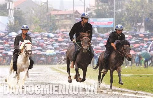ក្នុងដំណើរប្រកួតផ្តាច់ព្រ័ត្រនៃការប្រណាំងសេះប្រពៃណីនៅ បាក់ហា ឆ្នាំ ២០១៨