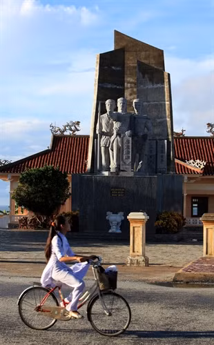 បូជនីយដ្ឋានកងនាវាចរណ៍ ហ្វាងសា ដែលគ្រប់គ្រងទាំងកងនាវាចរណ៍ បាក់ហាយ