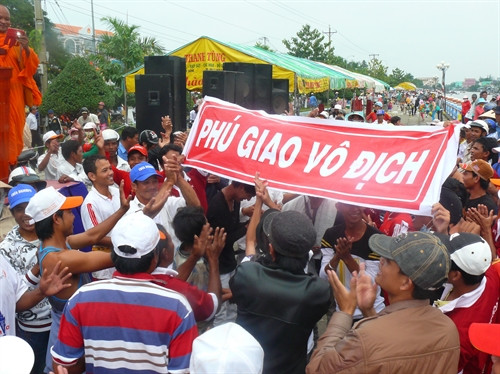 អ្នកគាំទ្របានអបអរសាទរក្រុមរបស់ខ្លួនទទួលបានជ័យជំនះ